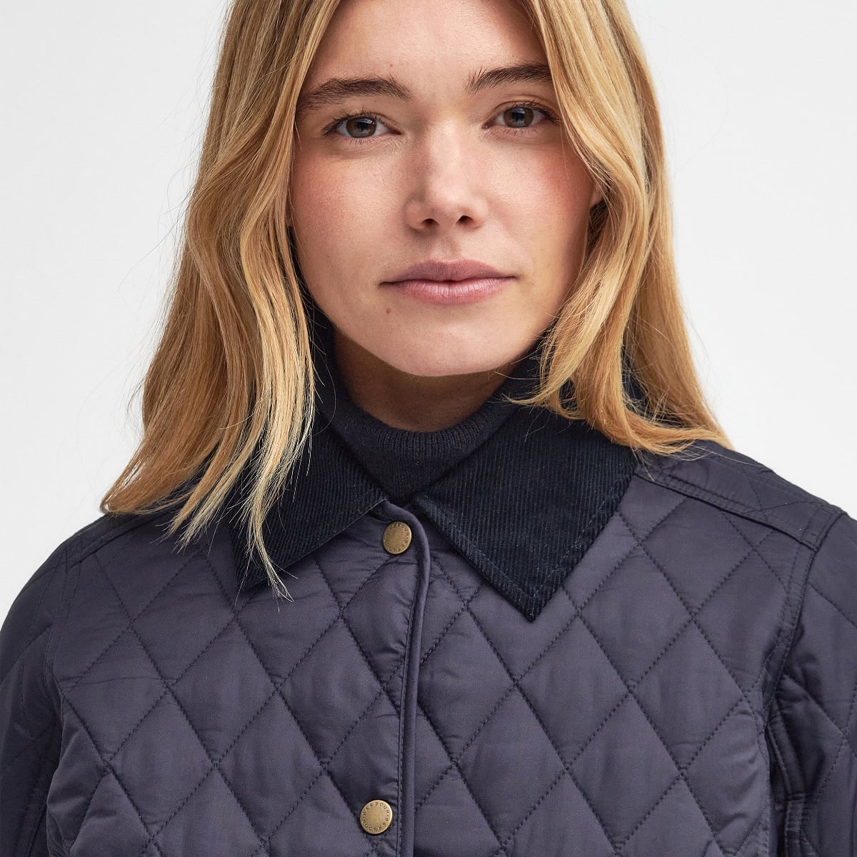 Close up of the collar Barbour Annandale Women's Quilted Jacket in Navy on model