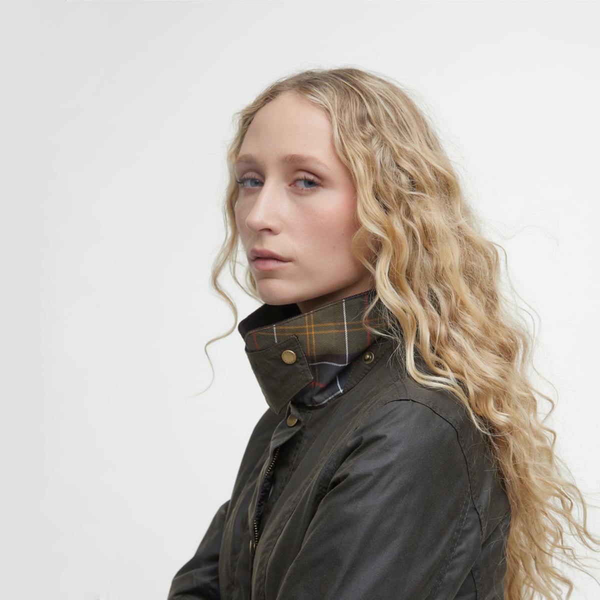 Side profile of Barbour Belsay jacket in olive on model