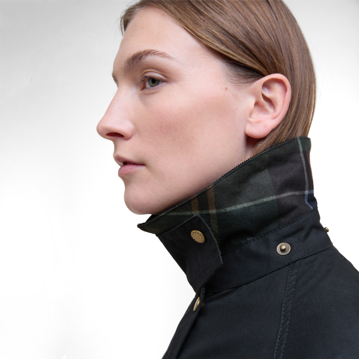Side profile of collar and storm flap