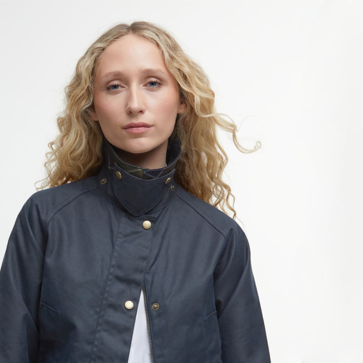 Close up of collar and storm flap