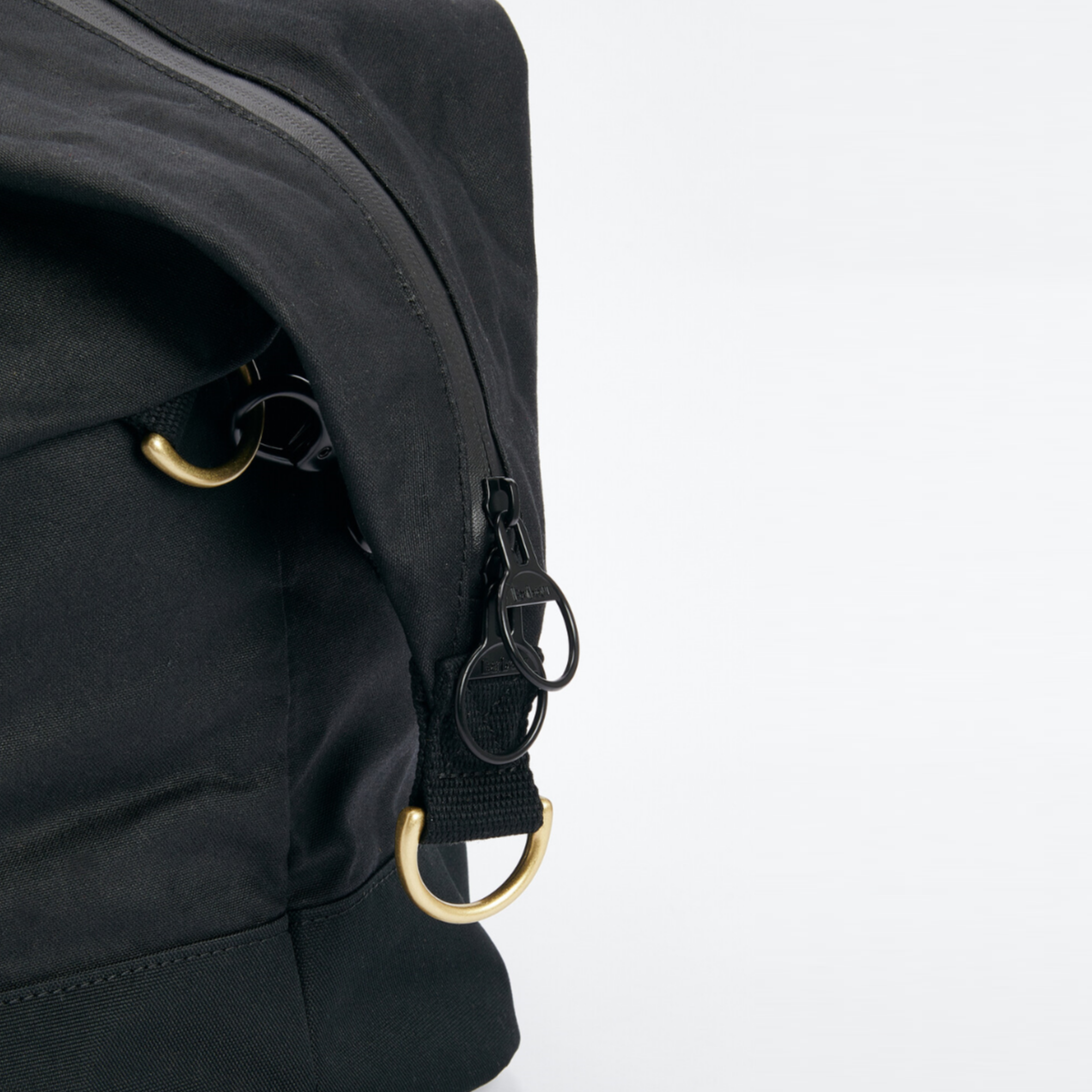 Barbour Field Wax Holdall in black – close up of zip
