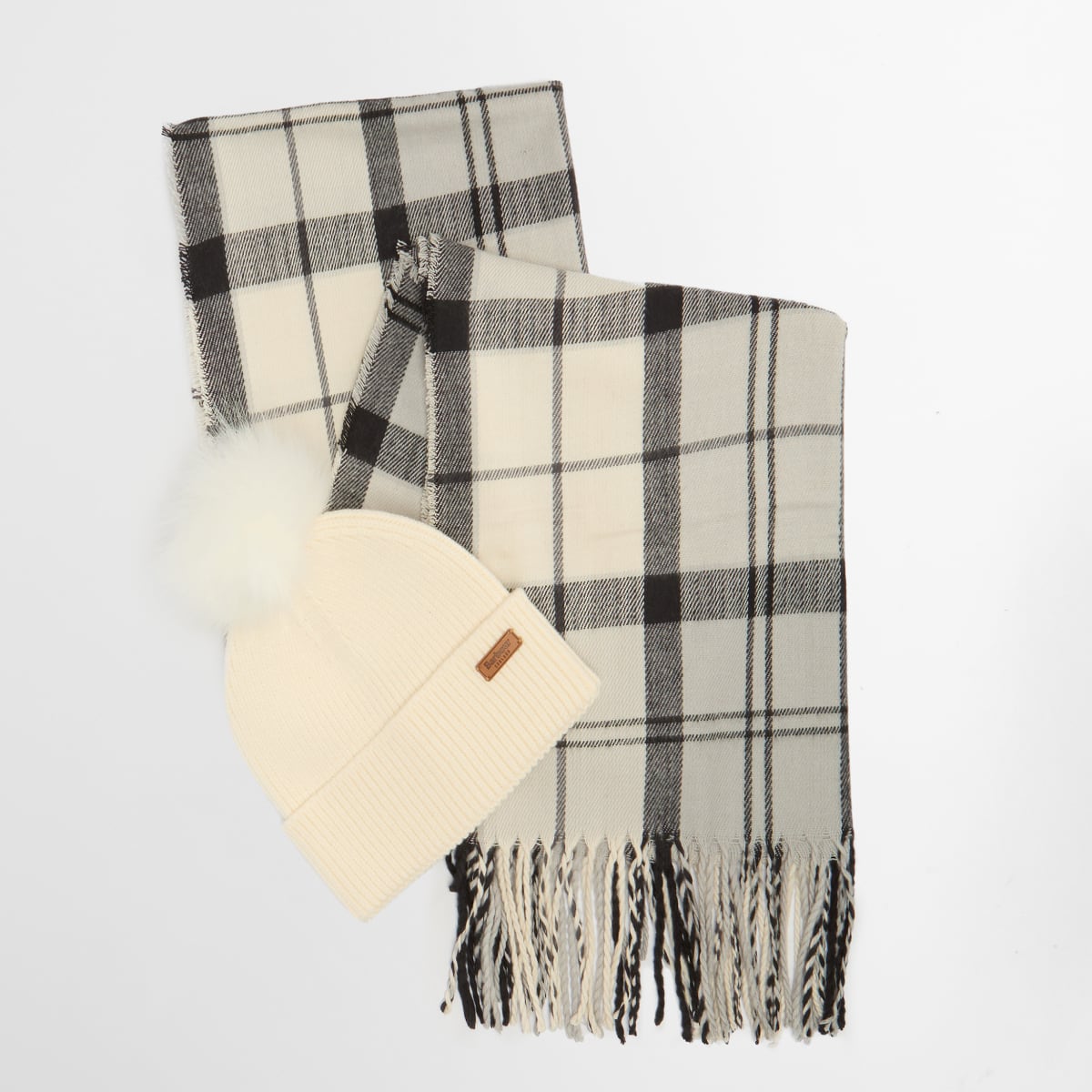 Barbour Dover Beanie & Hailes Scarf Gift Set | Monochrome Tartan