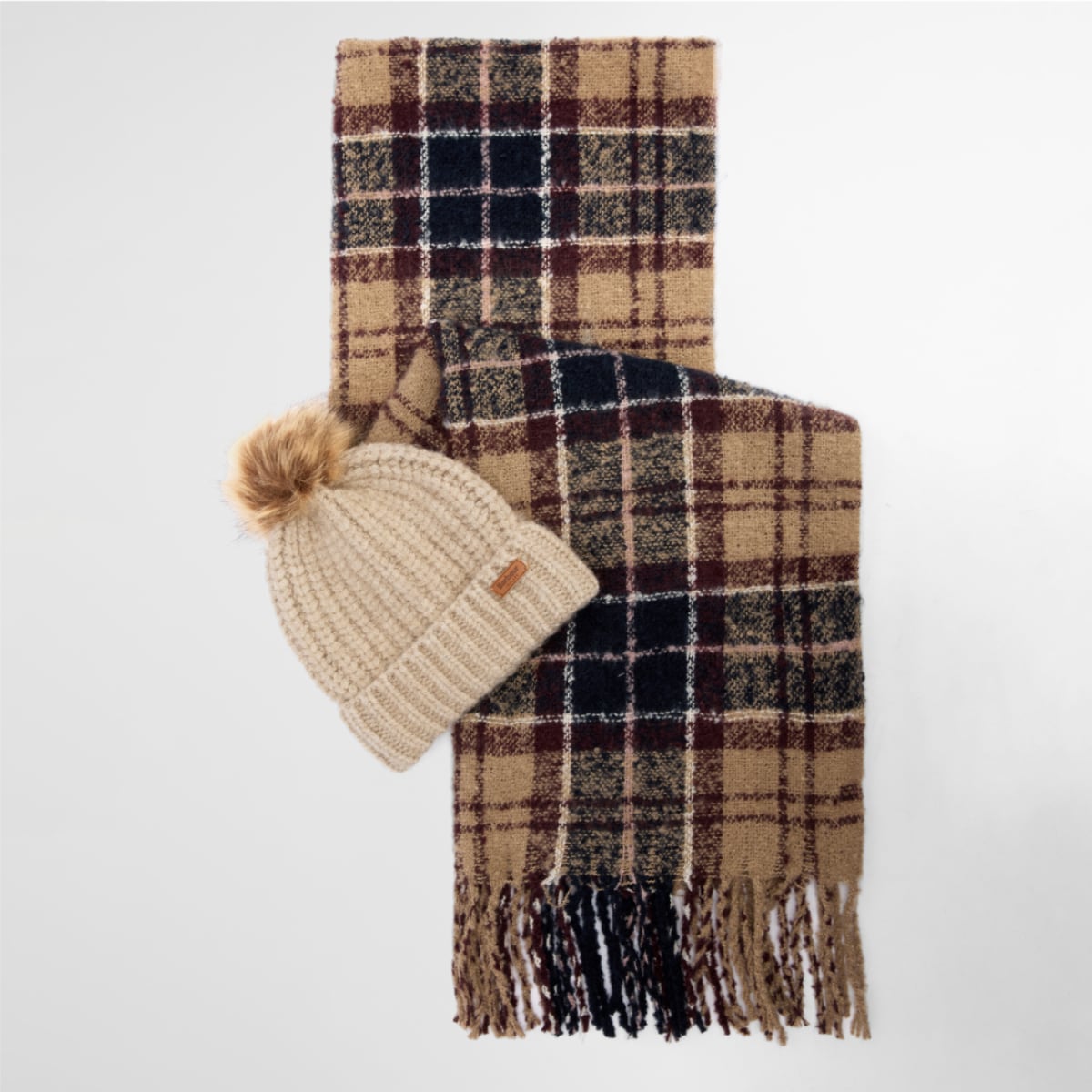 Barbour Saltburn Beanie & Scarf Set | Gardenia Tartan