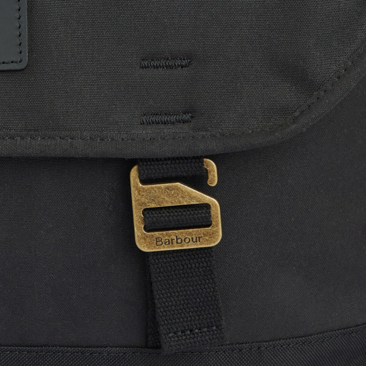 Barbour Essential Wax Messenger Bag | Black