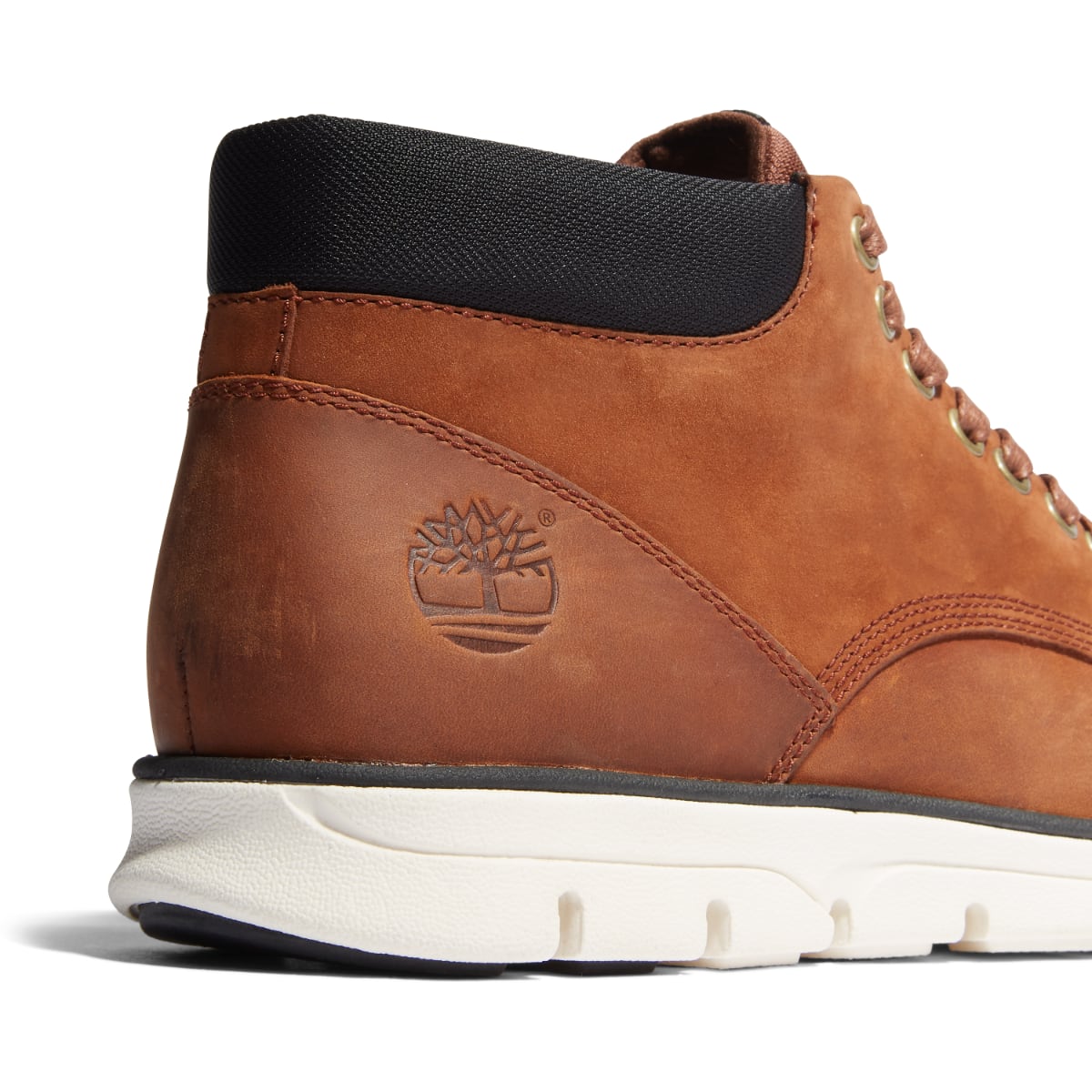 Timberland Bradstreet Chukka Men’s Boots in Mid Brown – Side profile showing premium leather upper and SensorFlex sole. Rear view.