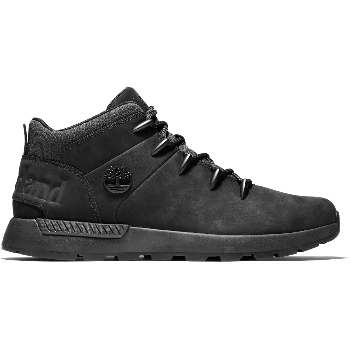 Discover Timberland’s Sprint Trekker Mid boots in Blackout Nubuck. Made with premium Better Leather and eco‑friendly ReBOTL™ lining, featuring OrthoLite® cushioning and a durable EVA midsole for all‑day comfort and grip. Side view.