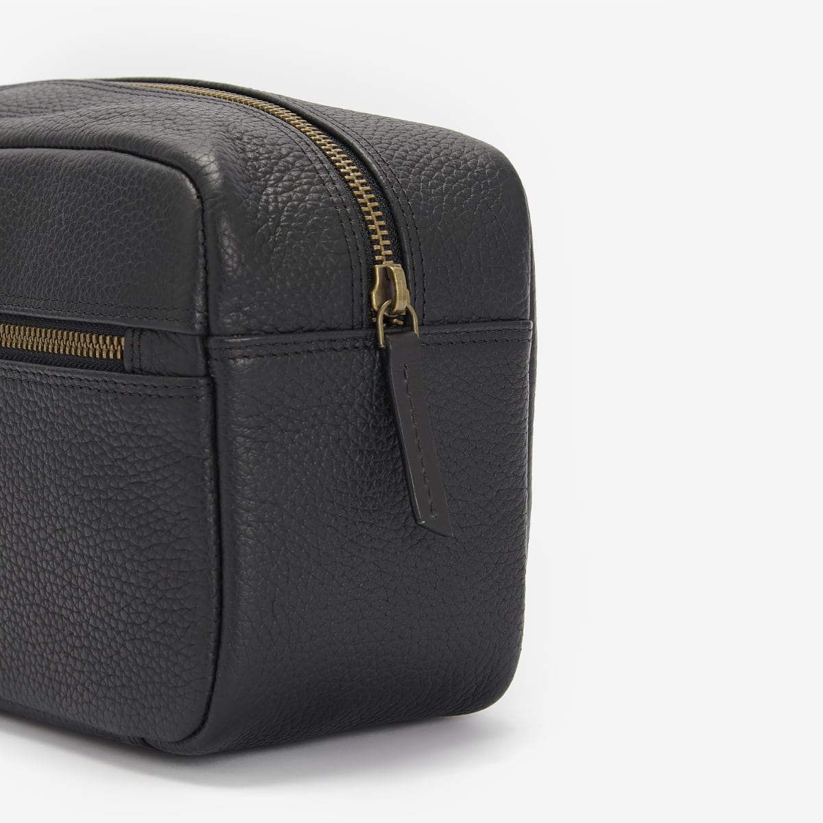 Barbour Highgate  Leather Washbag | Black