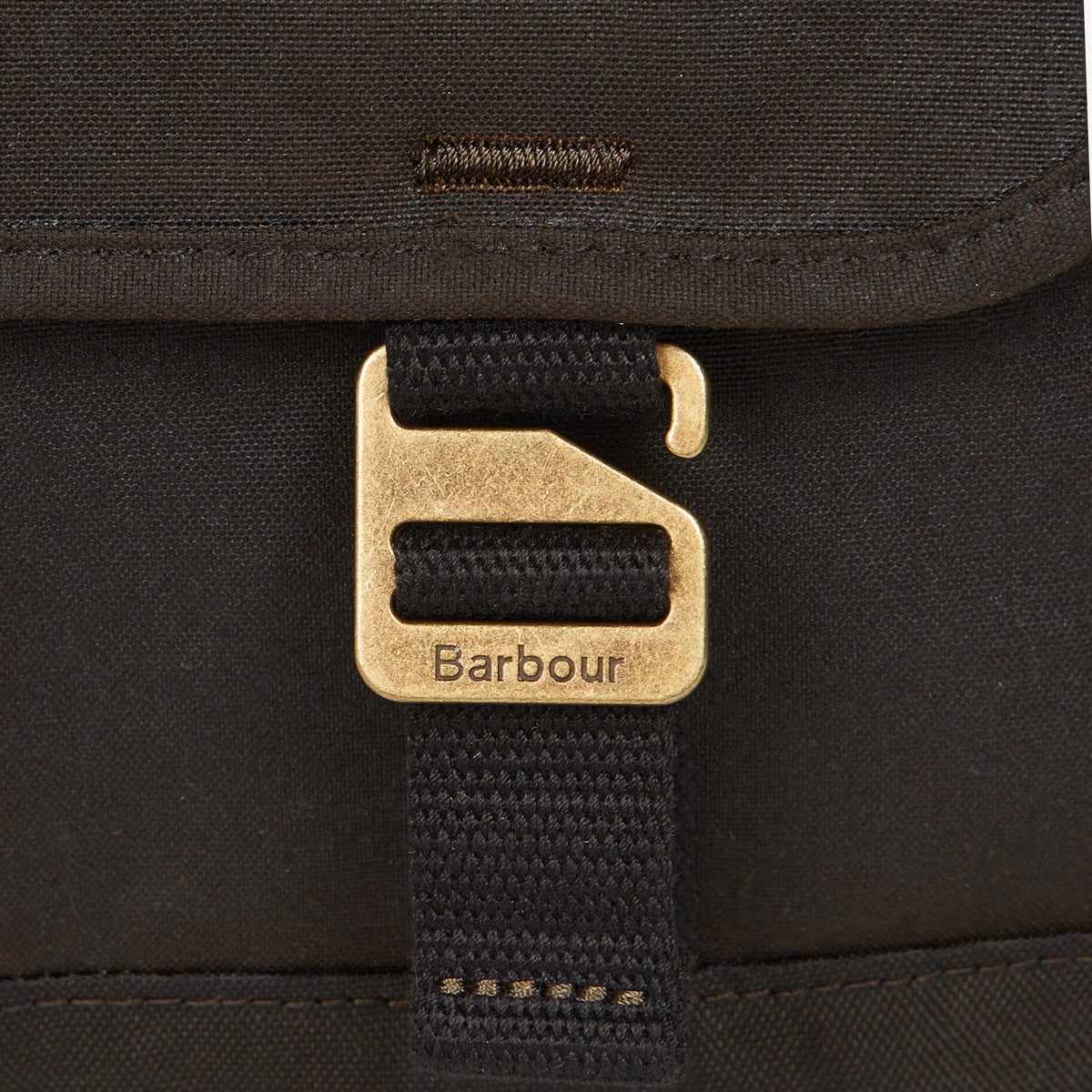 Barbour Essential Wax Messenger Bag | Olive